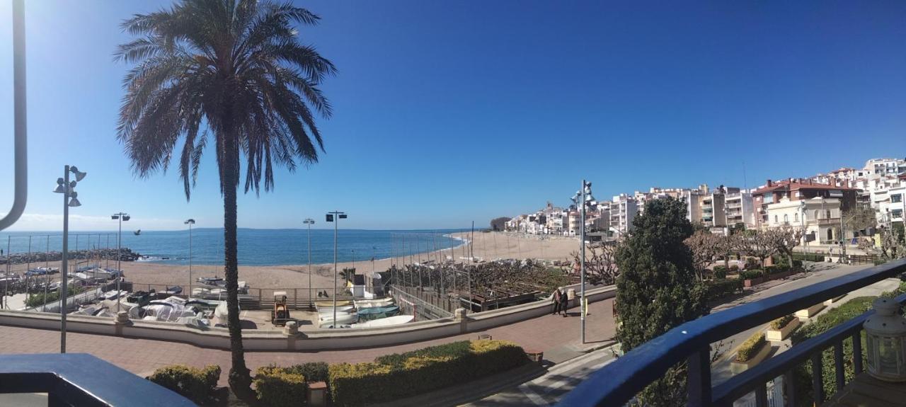 Beachfront Apartment With Private Parking Sant Pol De Mar Zewnętrze zdjęcie