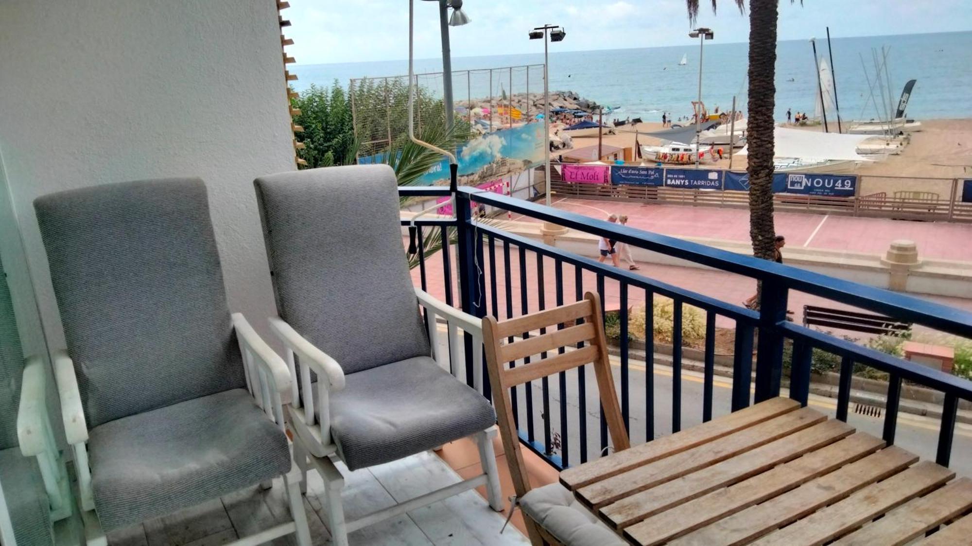 Beachfront Apartment With Private Parking Sant Pol De Mar Zewnętrze zdjęcie