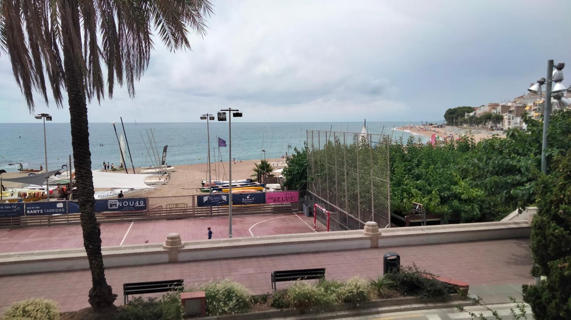 Beachfront Apartment With Private Parking Sant Pol De Mar Zewnętrze zdjęcie
